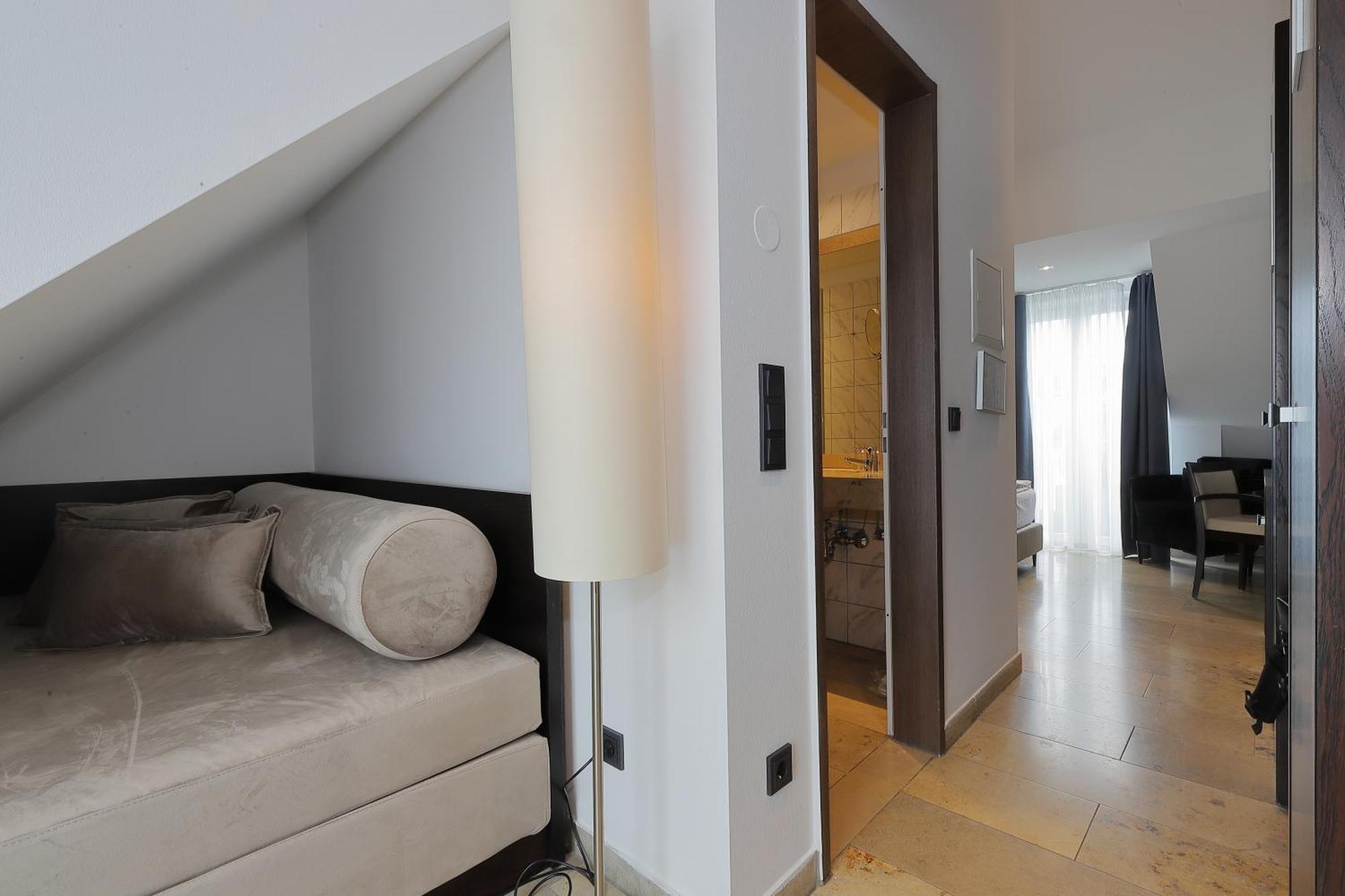 Devin Art Hotel Дюссельдорф Екстер'єр фото