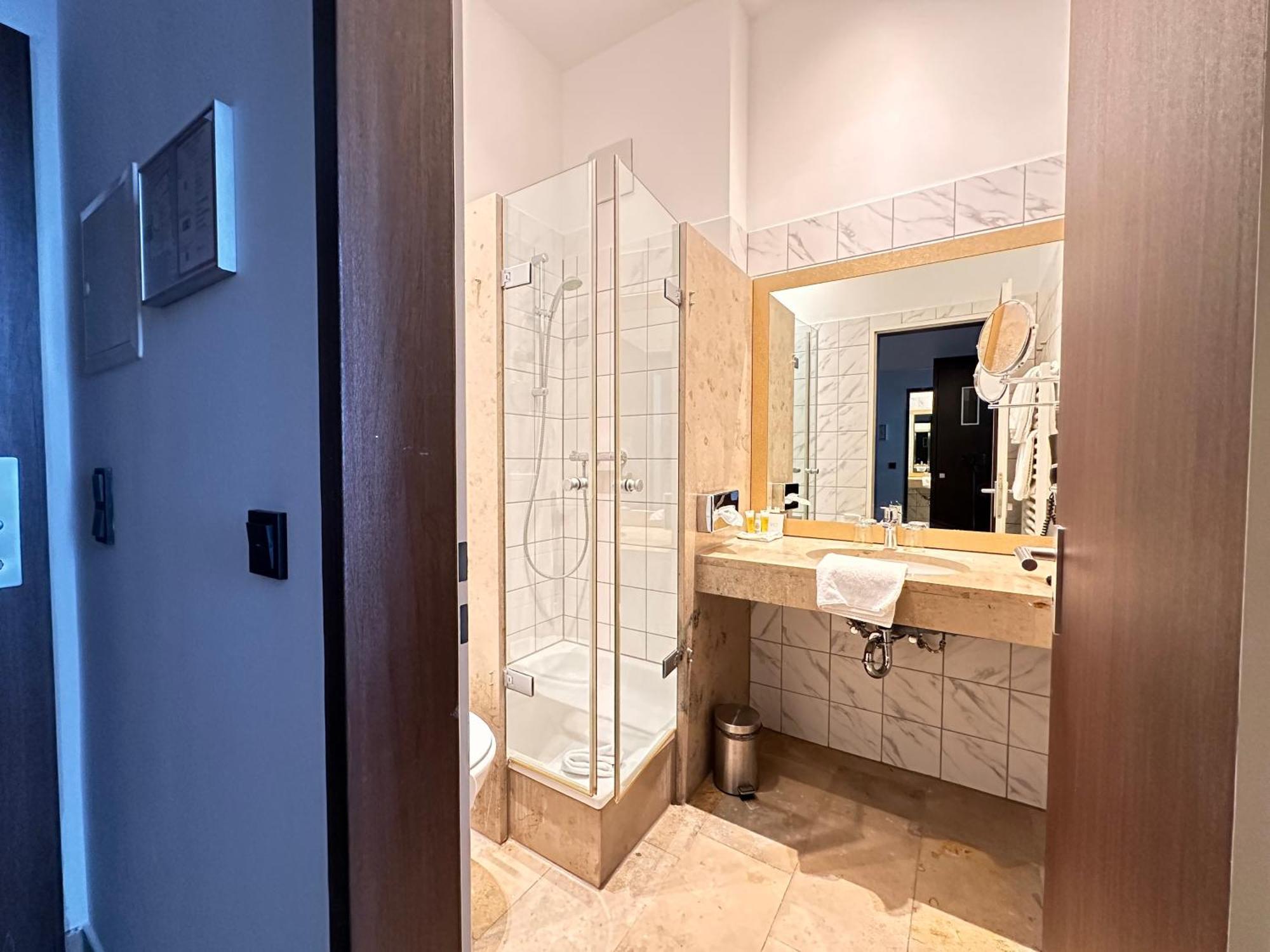 Devin Art Hotel Дюссельдорф Екстер'єр фото